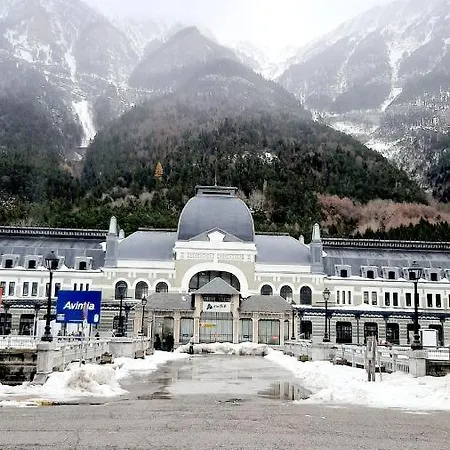 Apartamento Canfranc Διαμέρισμα *